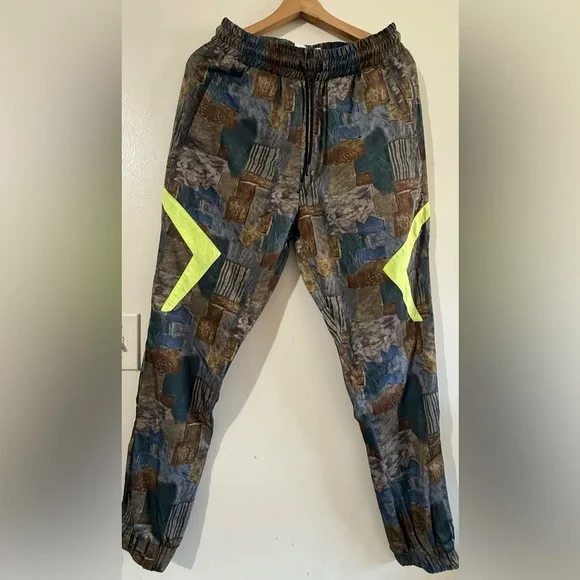 HAN KJØBEHAVN Men's Patchwork Print Joggers with Neon Chevron Details
